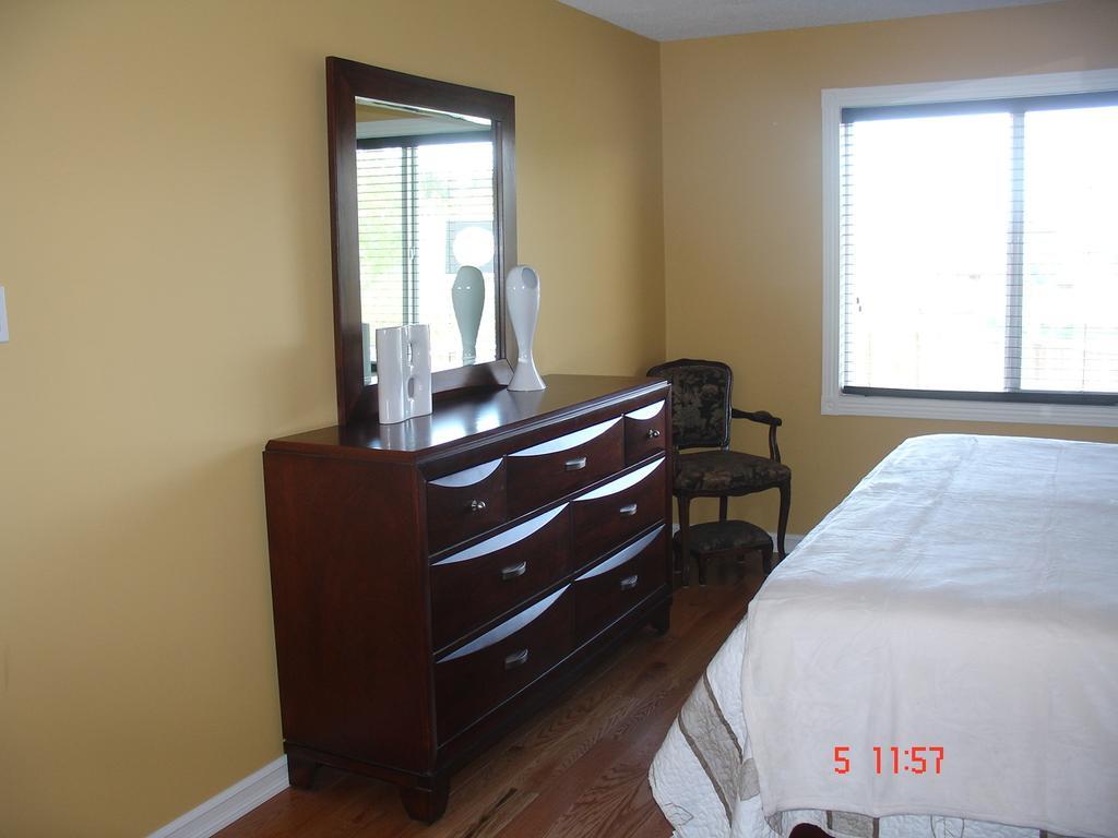 Eileen'S Bed & Breakfast/Guest House Hay River Room photo