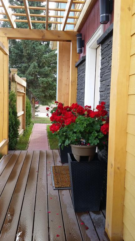 Eileen'S Bed & Breakfast/Guest House Hay River Exterior photo