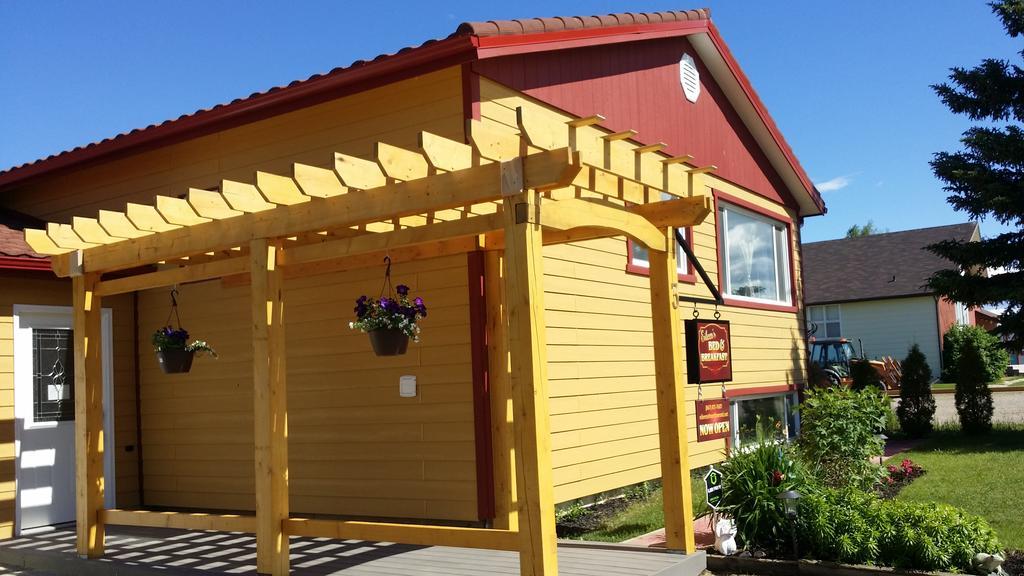Eileen'S Bed & Breakfast/Guest House Hay River Exterior photo
