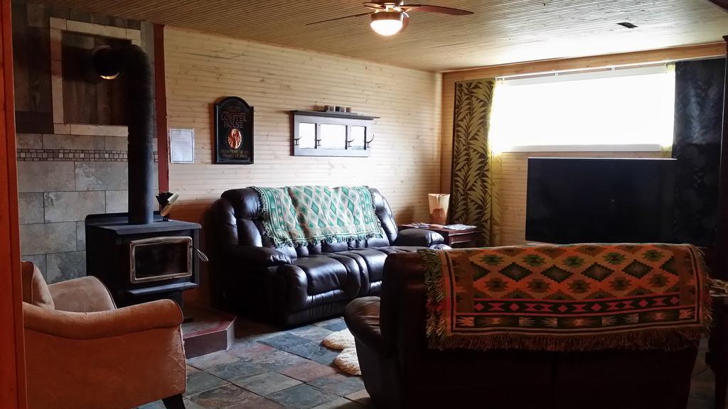 Eileen'S Bed & Breakfast/Guest House Hay River Exterior photo